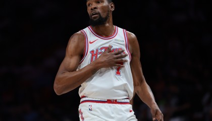 杜兰特：今天防守非常出色 迫使对手陷入阵地进攻&amp;勉强投篮