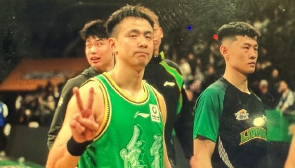 ng体育app-赵继伟9+2王者归来！王岚嵚8+1,亨特1篮板1犯规,辽篮领先四川20分